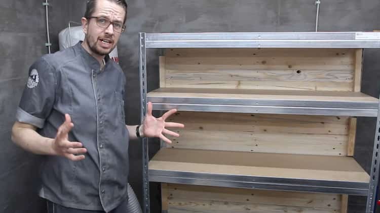 1_Metallregal-mit-Holzwand 1_Metallregal-mit-Holzwand