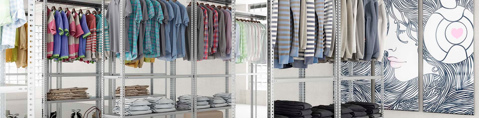 metall_schraubregale-für-ein-Kleidungsgeschäft