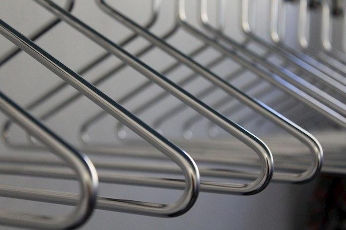 garagen-organisation-kleiderbuegel-haken