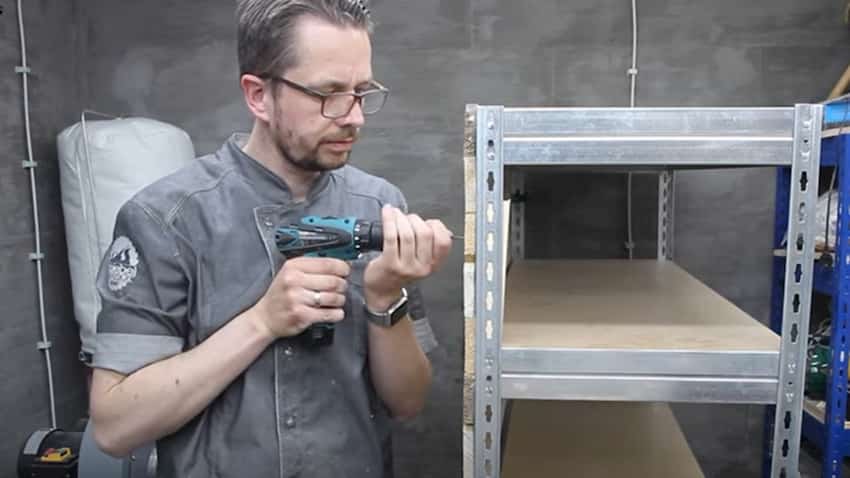 6-holz-an-kellerregal-bohren 6-holz-an-kellerregal-bohren