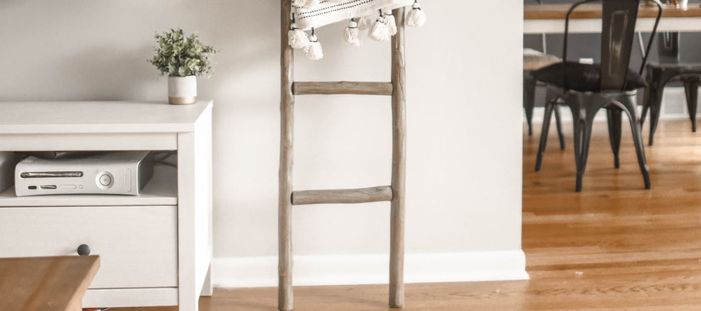 DE_Industrial-Look-fürs-Wohnzimmer-welche-Regale-kauft-man