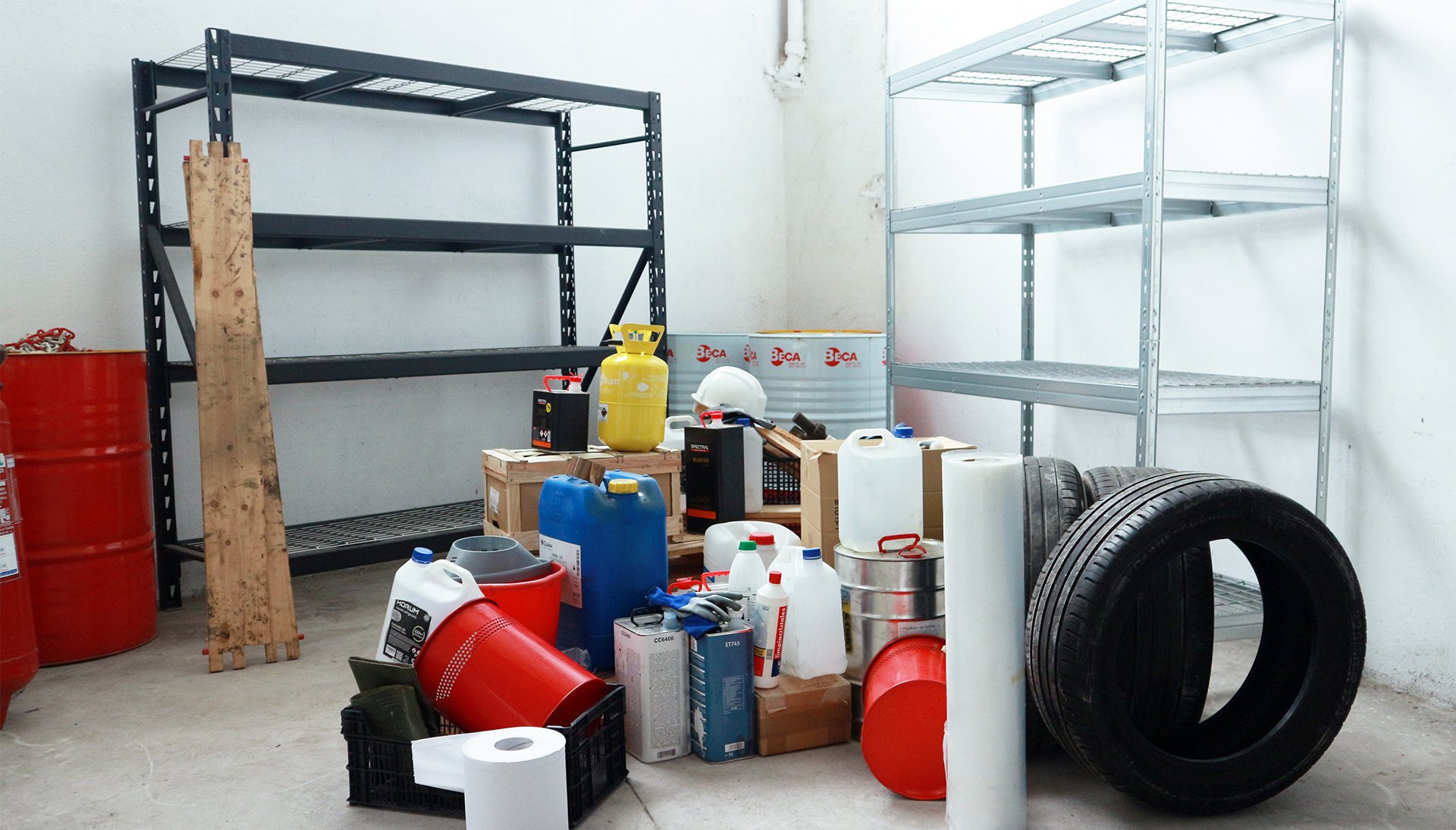 METAL_SHELVE_FOR_INDUSTRIE_BEFORE_CLEANING