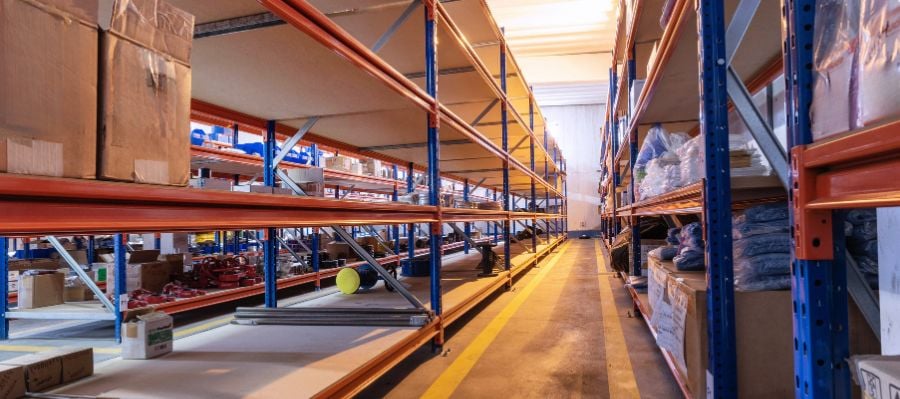 Weitspannregal aufbauen: Anleitung für einen sicheren und normgerechten Aufbau