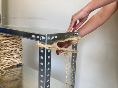 DIY: Cleveres Regaldesign mit einem Seil: So geht´s